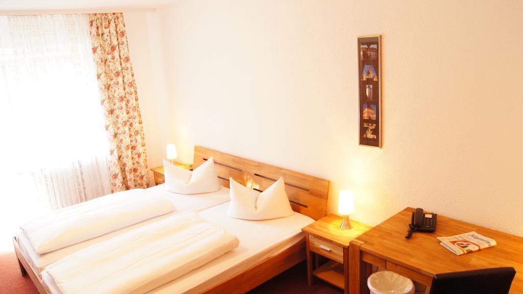 Hotel Garni Am Hechenberg ไมนซ์ ภายนอก รูปภาพ